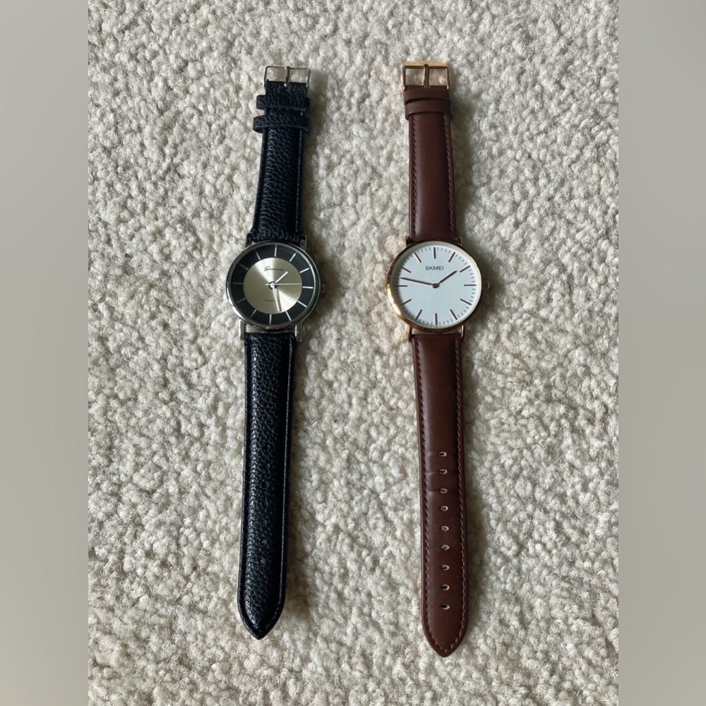 Bundle of 2 retro analogue quartz watches